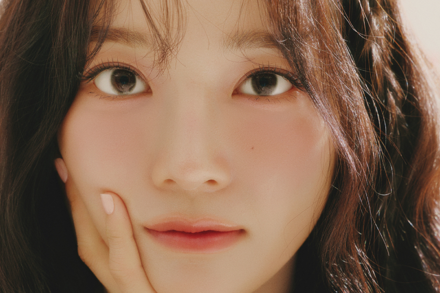 Kim Se Jeong Unveils Adorable New Design For Official Light Stick